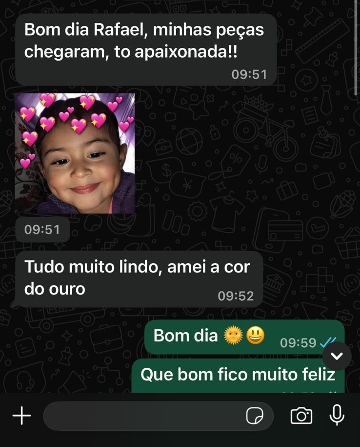 Depoimento de cliente satisfeita com a cor do ouro